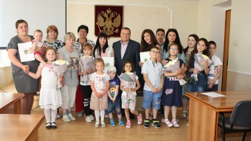 Шести молодым конаковским семьям вручили свидетельства о праве на получение социальной выплаты на приобретение жилья 06.06.2019