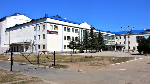 ДК Современник. Голубые ёлки еще не спилили.