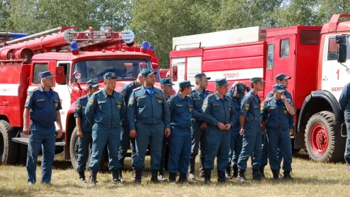  торжественный митинг, посвященный выводу наземной группировки спасателей из Конаковского района. Август 2014 год.
