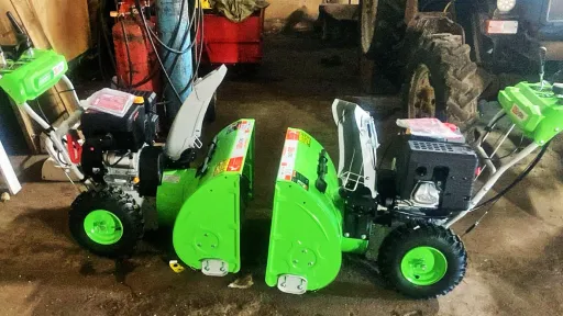 Снегоуборочные машины в поселок Козлово. 