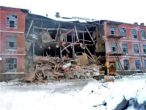 Фаянсовый завод. Митинг.