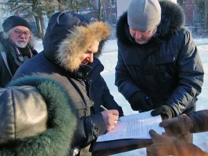 Фаянсовый завод. Митинг.