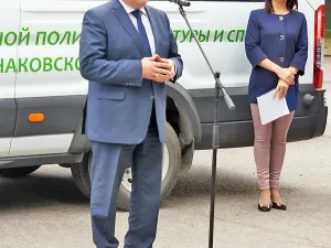 Состоялась торжественная передача нового автобуса районным молодежным организациям. Май 2016 год.