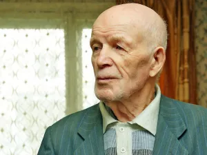 Первые лица района накануне Дня Победы посетили ветеранов. (Май 2015 год)