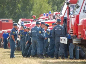  торжественный митинг, посвященный выводу наземной группировки спасателей из Конаковского района. Август 2014 год.
