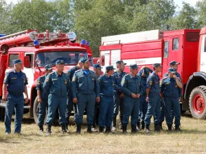  торжественный митинг, посвященный выводу наземной группировки спасателей из Конаковского района. Август 2014 год.